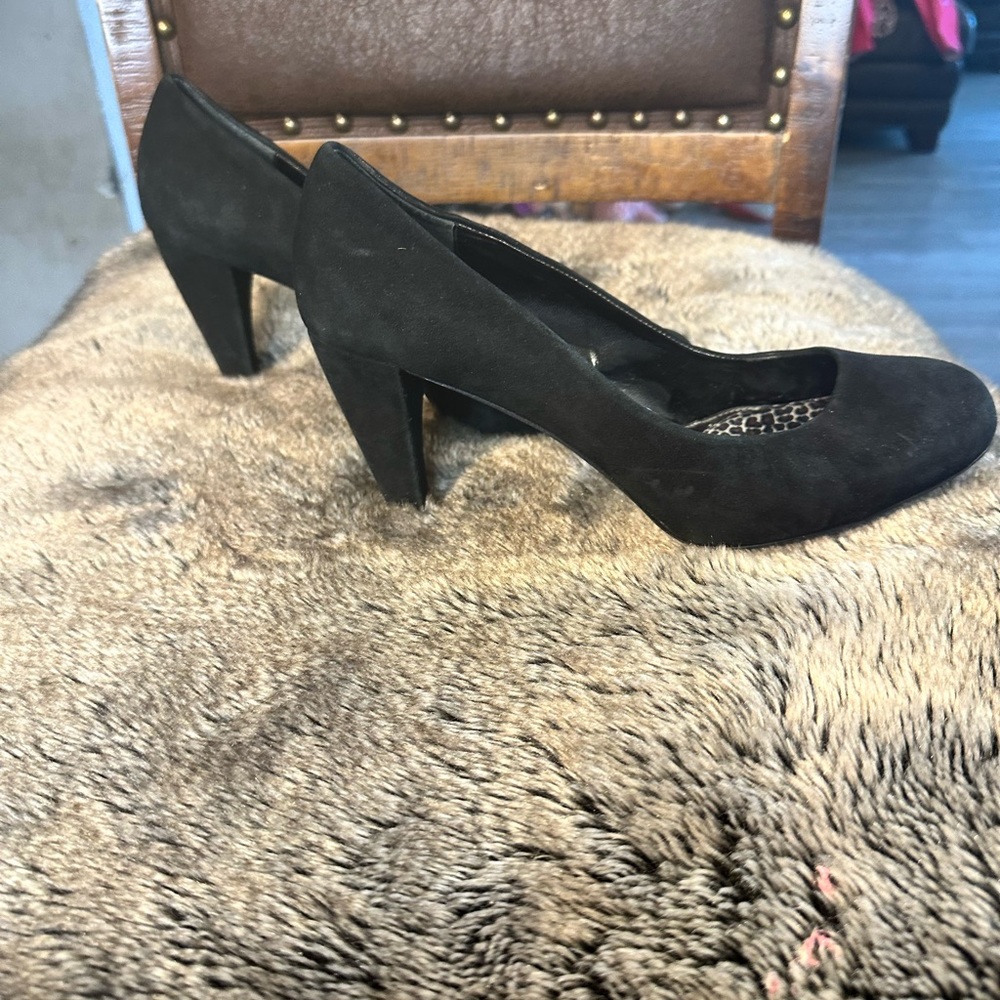Ann Taylor Loft Suede/ Leather Black Heels, size 7.5 - Picture 3 of 9